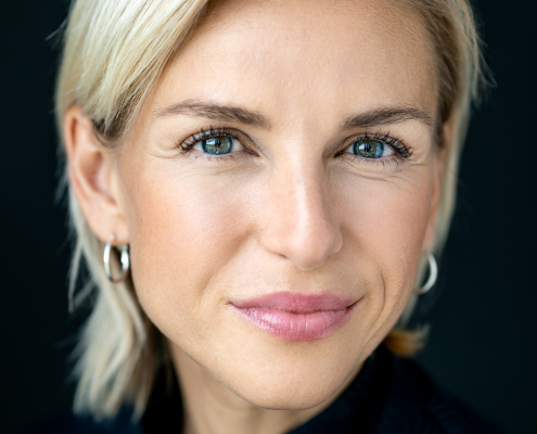 Portrait von einer jungen Frau.