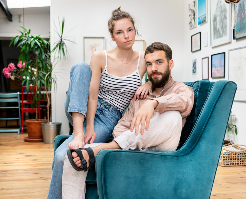 Portraits in einem Künstler-Atelier.